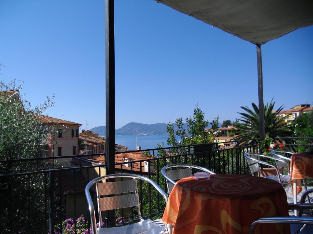 Albergo Delle Ondine Tellaro Exterior photo